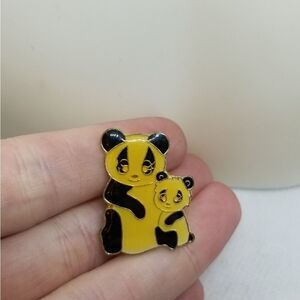 Mama and baby panda pin‎ vintage